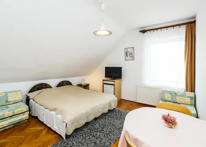 Burg Vendeghaz Bed & Breakfast